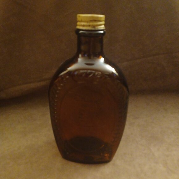 Log Cabin Amber Glass Bottle Embossed Bicentennial edition from 1976 - Picture 4 of 4